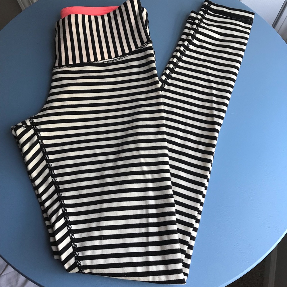 Lululemon striped Wunder Unders size 6